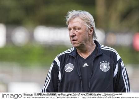 Aktuell Fußball, Training DFB U21 Nationalteam in Norderstedt Norderstedt Deutschlands Trainer Horst Hrubesch Training am 31.08.2015, Fussball, U21 U 21 Nationalmannschaft, 31.08.15 , Copyright: KOENIG Eibner-Pressefoto EP_FKG