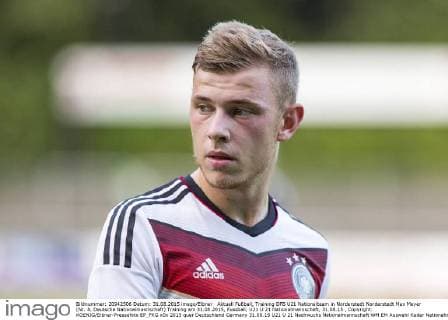 Aktuell Fußball, Training DFB U21 Nationalteam in Norderstedt Norderstedt Max Meyer (Nr. 8, Deutsche Nationalmannschaft) Training am 31.08.2015, Fussball, U21 U 21 Nationalmannschaft, 31.08.15 , Copyright: KOENIG Eibner-Pressefoto EP_FKG
