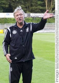 Aktuell Fußball, Training DFB U21 Nationalteam in Norderstedt Norderstedt Deutschlands Trainer Horst Hrubesch Training am 31.08.2015, Fussball, U21 U 21 Nationalmannschaft, 31.08.15 , Copyright: KOENIG Eibner-Pressefoto EP_FKG