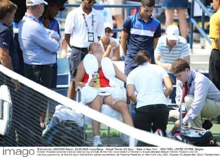 Aktuell Tennis, US Open - Hitze in New York - NEW YORK, UNITED STATES: Belgian Kirsten Flipkens receives medical care during a break at the first round match of Women s Single between Belgian Kirsten Flipkens and US Varvara Lepchenko, at the US Open Grand Slam tennis tournament, at Flushing Meadows, in New York City, USA, Tuesday 01 September 2015. Flipkens lost to Varvara Lipchenko 6-1, 6-1; SARAxBRITTANYxSOMERSET  x04691929x