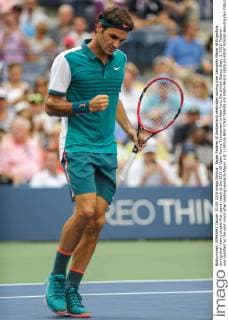 Roger Federer of Switzerland celebrates scoring over Leonardo Mayer of Argentina during their men s singles first round match at the 2015 US Open Tennis Tournament in New York, the United States, Sept. 1, 2015. Federer was qualified for the next round after beating Leonardo Mayer 3-0. ) (SP)US-NEW YORK-TENNIS-US OPEN-MEN S SINGLES-FIRST ROUND BaoxDandan 