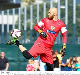 Aktuell Fußball, Training Nationalteam Österreich Wien 01.09.2015, Ernst Happel Stadion, Wien, AUT, UEFA EURO EM Europameisterschaft Fussball 2016 Qualifikation, Oesterreich vs Moldawien, Gruppe G, Training Oesterreich, im Bild Robert Almer (AUT) during a training session of Team Austria (AUT) in front of the UEFA European Championship EM Europameisterschaft Qualifier Match between Austria (AUT) and Moldova (MDA) at the Ernst Happel Stadion, Vienna, Austria on 2015 09 01. EX_PUC