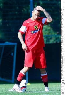 Aktuell Fußball, Training Nationalteam Österreich Wien 01.09.2015, Ernst Happel Stadion, Wien, AUT, UEFA EURO EM Europameisterschaft Fussball 2016 Qualifikation, Oesterreich vs Moldawien, Gruppe G, Training Oesterreich, im Bild Marko Arnautovic (AUT) during a training session of Team Austria (AUT) in front of the UEFA European Championship EM Europameisterschaft Qualifier Match between Austria (AUT) and Moldova (MDA) at the Ernst Happel Stadion, Vienna, Austria on 2015 09 01. EX_PUC