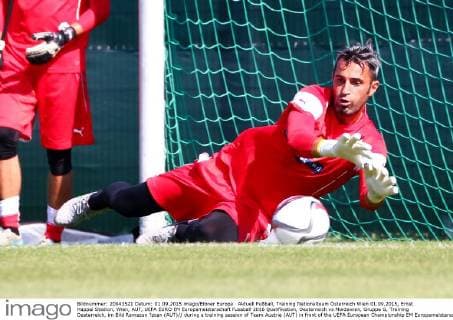 Aktuell Fußball, Training Nationalteam Österreich Wien 01.09.2015, Ernst Happel Stadion, Wien, AUT, UEFA EURO EM Europameisterschaft Fussball 2016 Qualifikation, Oesterreich vs Moldawien, Gruppe G, Training Oesterreich, im Bild Ramazan ?zcan (AUT) during a training session of Team Austria (AUT) in front of the UEFA European Championship EM Europameisterschaft Qualifier Match between Austria (AUT) and Moldova (MDA) at the Ernst Happel Stadion, Vienna, Austria on 2015 09 01. EX_PUC