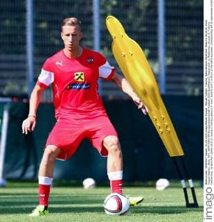 Aktuell Fußball, Training Nationalteam Österreich Wien 01.09.2015, Ernst Happel Stadion, Wien, AUT, UEFA EURO EM Europameisterschaft Fussball 2016 Qualifikation, Oesterreich vs Moldawien, Gruppe G, Training Oesterreich, im Bild Marc Janko (AUT) during a training session of Team Austria (AUT) in front of the UEFA European Championship EM Europameisterschaft Qualifier Match between Austria (AUT) and Moldova (MDA) at the Ernst Happel Stadion, Vienna, Austria on 2015 09 01. EX_PUC