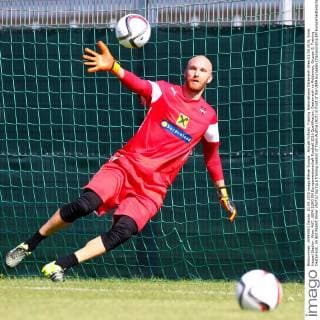 Aktuell Fußball, Training Nationalteam Österreich Wien 01.09.2015, Ernst Happel Stadion, Wien, AUT, UEFA EURO EM Europameisterschaft Fussball 2016 Qualifikation, Oesterreich vs Moldawien, Gruppe G, Training Oesterreich, im Bild Robert Almer (AUT) during a training session of Team Austria (AUT) in front of the UEFA European Championship EM Europameisterschaft Qualifier Match between Austria (AUT) and Moldova (MDA) at the Ernst Happel Stadion, Vienna, Austria on 2015 09 01. EX_PUC
