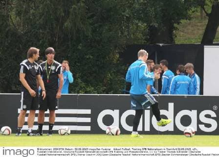 Aktuell Fußball, Training DFB Nationalteam in Frankfurt 02.09.2015, xjfx, Fussball International, Deutsche Fussball Nationalmannschaft DFB Training und Pressekonferenz, v.l. Co Trainer Thomas Schneider (Deutsche Fussball Nationalmannschaft DFB),Trainer Joachim JOGI Loew (Deutsche Fussball Nationalmannschaft DFB),Bastian Schweinsteiger (Deutsche Fussball Nationalmannschaft DFB)