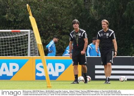 Aktuell Fußball, Training DFB Nationalteam in Frankfurt 02.09.2015, xjfx, Fussball International, Deutsche Fussball Nationalmannschaft DFB Training und Pressekonferenz, v.l. Trainer Joachim JOGI Loew (Deutsche Fussball Nationalmannschaft DFB),Co Trainer Thomas Schneider (Deutsche Fussball Nationalmannschaft DFB)