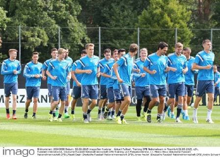 Aktuell Fußball, Training DFB Nationalteam in Frankfurt 02.09.2015, xjfx, Fussball International, Deutsche Fussball Nationalmannschaft DFB Training und Pressekonferenz, v.l. Marco Reus (Deutsche Fussball Nationalmannschaft DFB),Mesut Oezil (Deutsche Fussball Nationalmannschaft DFB),Jonas Hector (Deutsche Fussball Nationalmannschaft DFB),Andre Schuerrle (Deutsche Fussball Nationalmannschaft DFB),Jerome Boateng (Deutsche Fussball Nationalmannschaft DFB),Matthias Ginter (Deutsche Fussball Nationalmannschaft DFB),Sebastian Rudy (Deutsche Fussball Nationalmannschaft DFB),Max Kruse (Deutsche Fussball Nationalmannschaft DFB),Bastian Schweinsteiger (Deutsche Fussball Nationalmannschaft DFB),Mats Hummels (Deutsche Fussball Nationalmannschaft DFB),Christoph Kramer (Deutsche Fussball Nationalmannschaft DFB),Toni Kroos (Deutsche Fussball Nationalmannschaft DFB)