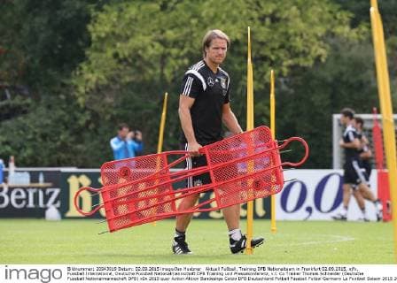 Aktuell Fußball, Training DFB Nationalteam in Frankfurt 02.09.2015, xjfx, Fussball International, Deutsche Fussball Nationalmannschaft DFB Training und Pressekonferenz, v.l. Co Trainer Thomas Schneider (Deutsche Fussball Nationalmannschaft DFB)