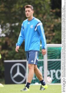 Aktuell Fußball, Training DFB Nationalteam in Frankfurt Mesut Oezil - Training der Deutschen Nationalmannschaft, Commerzbank Arena Frankfurt, EM-Qualifikation