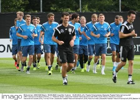 02.09.2015, xjfx, Fussball International, Deutsche Fussball Nationalmannschaft DFB Training und Pressekonferenz, v.l. Matthias Ginter (Deutsche Fussball Nationalmannschaft DFB),Jonas Hector (Deutsche Fussball Nationalmannschaft DFB),Thomas Müller (Deutsche Fussball Nationalmannschaft DFB),Mats Hummels (Deutsche Fussball Nationalmannschaft DFB),Bastian Schweinsteiger (Deutsche Fussball Nationalmannschaft DFB),Christoph Kramer (Deutsche Fussball Nationalmannschaft DFB),Toni Kroos (Deutsche Fussball Nationalmannschaft DFB),Lukas Podolski (Deutsche Fussball Nationalmannschaft DFB)