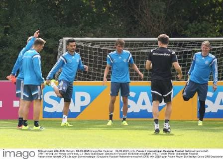 02.09.2015, xjfx, Fussball International, Deutsche Fussball Nationalmannschaft DFB Training und Pressekonferenz, v.l. Ilkay Guendogan (Deutsche Fussball Nationalmannschaft DFB),Thomas Müller (Deutsche Fussball Nationalmannschaft DFB),Bastian Schweinsteiger (Deutsche Fussball Nationalmannschaft DFB)