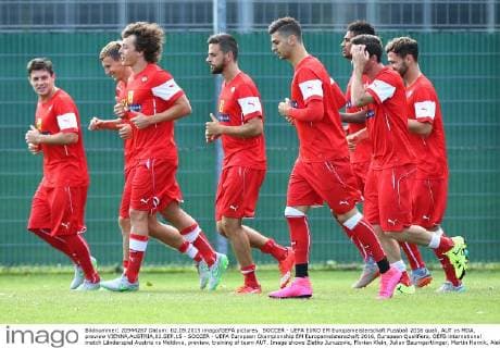 SOCCER - UEFA EURO EM Europameisterschaft Fussball 2016 quali, AUT vs MDA, preview VIENNA,AUSTRIA,02.SEP.15 - SOCCER - UEFA European Championship EM Europameisterschaft 2016, European Qualifiers, OEFB international match Länderspiel Austria vs Moldova, preview, training of team AUT. Image shows Zlatko Junuzovic, Florian Klein, Julian Baumgartlinger, Martin Harnik, Aleksandar Dragovic, Rubin Okotie, Christian Fuchs and Michael Madl (AUT). GEPAxpictures xChristianxOrt