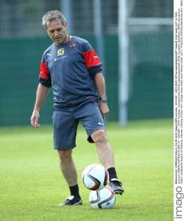 SOCCER - UEFA EURO EM Europameisterschaft Fussball 2016 quali, AUT vs MDA, preview VIENNA,AUSTRIA,02.SEP.15 - SOCCER - UEFA European Championship EM Europameisterschaft 2016, European Qualifiers, OEFB international match Länderspiel Austria vs Moldova, preview, training of team AUT. Image shows head coach Marcel Koller (AUT). GEPAxpictures xChristianxOrt