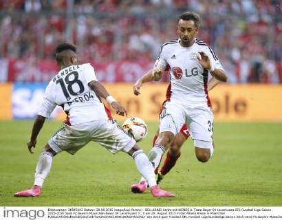 BELLARABI Karim mit WENDELL Team Bayer 04 Leverkusen DFL Fussball Liga Saison 2015-2016 Spiel FC Bayern Muenchen-Bayer 04 Leverkusen 3 : 0 am 29. August 2015 in der Allianz Arena in Muenchen 
