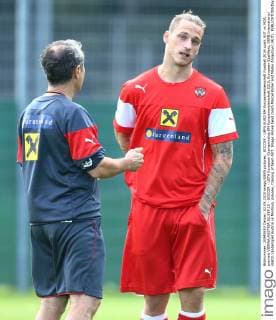 SOCCER - UEFA EURO EM Europameisterschaft Fussball 2016 quali, AUT vs MDA, preview VIENNA,AUSTRIA,02.SEP.15 - SOCCER - UEFA European Championship EM Europameisterschaft 2016, European Qualifiers, OEFB international match Länderspiel Austria vs Moldova, preview, training of team AUT. Image shows head coach Marcel Koller and Marko Arnautovic (AUT). GEPAxpictures xChristianxOrt