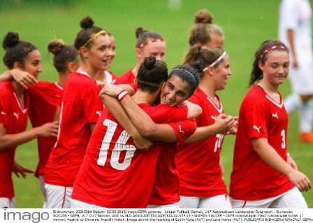 Aktuell Fußball, Damen, U17 Nationalteam Länderspiel Österreich - Slowenien SOCCER - OEFB, U17 U 17 Women, AUT vs SLO ARNOLDSTEIN,AUSTRIA,02.SEP.15 - WOMEN SOCCER - OEFB international match Länderspiel Under 17 women, Austria vs Slovenia, friendly match. Image shows the rejoicing of Evelin Kurz (AUT) and Lena Kovar (AUT). GEPAxpictures xMaticxKlansek