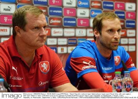 Czech Republic national team Nationalteam head coach Pavel Vrba, left, and captain Petr Cech attend a news conference prior to the opening European Qualifiers soccer match Czech Republic vs Kazakhstan, in Pilsen, Czech Republic, on Wednesday, September 2, 2015. (CTKxPhoto PavelxNemecek) CTKPhotoP201509020783901  nmc6