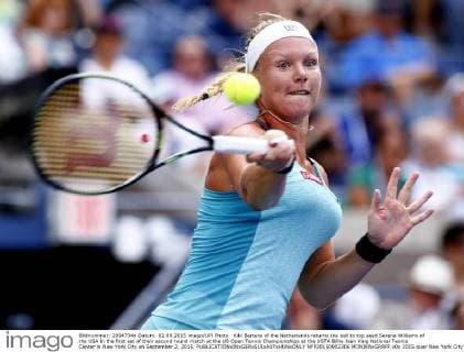 Kiki Bertens of the Netherlands returns the ball to top seed Serena Williams of the USA in the first set of their second round match at the US Open Tennis Championships at the USTA Billie Jean King National Tennis Center in New York City on September 2, 2015.  NYP20150902306 MONIKAxGRAFF