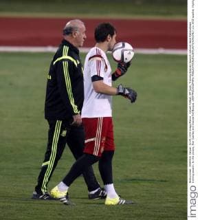 Aktuell Fußball, EM Quali, Training Spanien Spanish national team Nationalteam training session. In this picture, Iker Casillas and Vicente Del Bosque. xBEATRIZxGUZMANx 