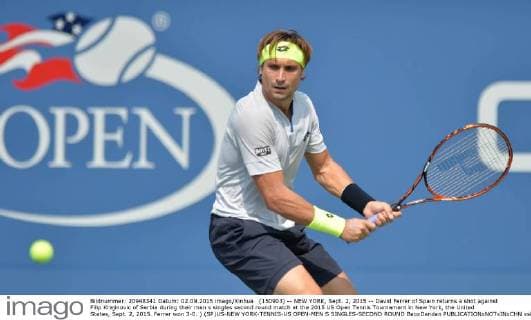(150903) -- NEW YORK, Sept. 2, 2015 -- David Ferrer of Spain returns a shot against Filip Krajinovic of Serbia during their men s singles second round match at the 2015 US Open Tennis Tournament in New York, the United States, Sept. 2, 2015. Ferrer won 3-0. ) (SP)US-NEW YORK-TENNIS-US OPEN-MEN S SINGLES-SECOND ROUND BaoxDandan 