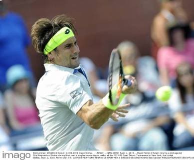 (150903) -- NEW YORK, Sept. 2, 2015 -- David Ferrer of Spain returns a shot against Filip Krajinovic of Serbia during their men s singles second round match at the 2015 US Open Tennis Tournament in New York, the United States, Sept. 2, 2015. Ferrer won 3-0. ) (SP)US-NEW YORK-TENNIS-US OPEN-MEN S SINGLES-SECOND ROUND BaoxDandan 