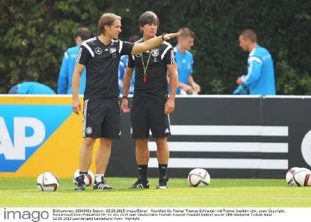 Frankfurt Co-Trainer Thomas Schneider mit Trainer Joachim Löw, Loew Copyright: Roskaritzx Eibner-Pressefoto EP_rrz