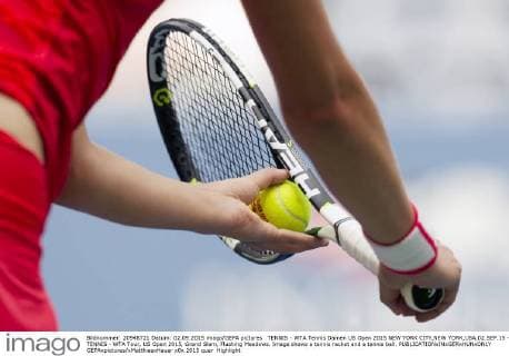 TENNIS - WTA Tennis Damen US Open 2015 NEW YORK CITY,NEW YORK,USA,02.SEP.15 - TENNIS - WTA Tour, US Open 2015, Grand Slam, Flushing Meadows. Image shows a tennis racket and a tennis ball. GEPAxpictures xMatthiasxHauer