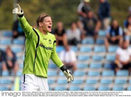 GER, Regionalliga Nordost, FC Carl Zeiss Jena vs Budissa Bautzen 02.09.15, Jena, Ernst-Abbe-Sportfeld, GER, NOFV, Regionalliga Nordost, Saison 2015 2016, 6.Spieltag, FC Carl Zeiss Jena vs Budissa Bautzen im Bild Torwart Jakub Jakubov (Bautzen) gibt Anweisungen