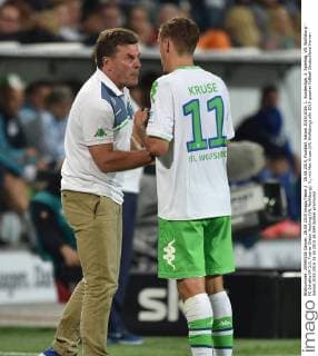 28.08.2015, Fussball, Saison 2015 2016, 1. Bundesliga, 3. Spieltag, VfL Wolfsburg - FC Schalke 04 3:0, Trainer Dieter Hecking (VfL Wolfsburg), li., mit Max Kruse (VfL Wolfsburg)