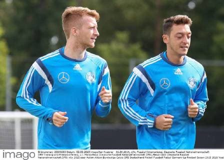 02.09.2015, xjfx, Fussball International, Deutsche Fussball Nationalmannschaft DFB Training und Pressekonferenz, v.l. Marco Reus (Deutsche Fussball Nationalmannschaft DFB),Mesut Oezil (Deutsche Fussball Nationalmannschaft DFB)