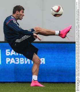 MOSCOW REGION, RUSSIA. SEPTEMBER 3, 2015. Alexei Ionov practices during a training session of the Russian men s national football team ahead of a UEFA EURO EM Europameisterschaft Fussball 2016 qualifying match against Sweden at the Arena Khimki Stadium. Vasily Ponomarev TASS  TS00CE00