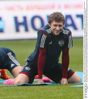 MOSCOW REGION, RUSSIA. SEPTEMBER 3, 2015. Pavel Mamayev during a training session of the Russian men s national football team ahead of a UEFA EURO EM Europameisterschaft Fussball 2016 qualifying match against Sweden at the Arena Khimki Stadium. Vasily Ponomarev TASS  TS00CE0D