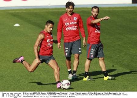 Soccer, Trainnig session of Chile. Chile s player Alexis Sanchez play the ball during a trainnig session of chile. 02 09 2015 - Entrenamiento de Chile a puertas abiertas. 