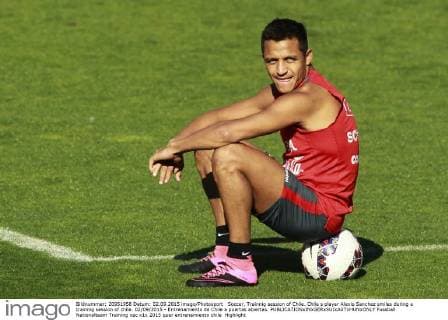 Soccer, Trainnig session of Chile. Chile s player Alexis Sanchez smiles during a trainnig session of chile. 02 09 2015 - Entrenamiento de Chile a puertas abiertas. 
