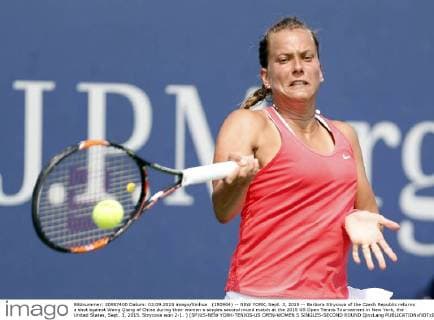 (150904) -- NEW YORK, Sept. 3, 2015 -- Barbora Strycova of the Czech Republic returns a shot against Wang Qiang of China during their women s singles second round match at the 2015 US Open Tennis Tournament in New York, the United States, Sept. 3, 2015. Strycova won 2-1. ) (SP)US-NEW YORK-TENNIS-US OPEN-WOMEN S SINGLES-SECOND ROUND QinxLang 