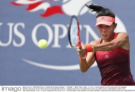 (150904) -- NEW YORK, Sept. 3, 2015 -- Wang Qiang of China returns a shot against Barbora Strycova of the Czech Republic during their women s singles second round match at the 2015 US Open Tennis Tournament in New York, the United States, Sept. 3, 2015. Wang lost the match 1-2. ) (SP)US-NEW YORK-TENNIS-US OPEN-WOMEN S SINGLES-SECOND ROUND QinxLang 