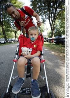 Aktuell Formel 1, GP in Italien, Ferrari Fan mit Schnuller Motorsports: FIA Formula One World Championship WM Weltmeisterschaft 2015, Grand Prix of Italy, young Ferrari Fan xHOCHxZWEIx
