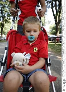 Aktuell Formel 1, GP in Italien, Ferrari Fan mit Schnuller Motorsports: FIA Formula One World Championship WM Weltmeisterschaft 2015, Grand Prix of Italy, young Ferrari Fan xHOCHxZWEIx