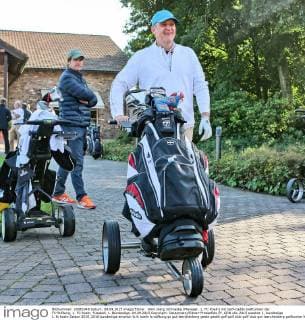 Köln Joerg Schmatke (Manager, 1. FC Koeln) mit Golf-Caddy Golfturnier der FC-Stiftung, 1. FC Koeln, Fussball, 1. Bundesliga, 04.09.2015 Copyright: Deutzmann Eibner-Pressefoto EP_CDN