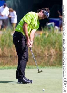 September 4, 2015; Norton, MA, USA; Bubba Watson putts at the 16th hole during the first round of the Deutsche Bank Championship at TPC Boston. PGA Golf Herren 2015: Deutsche Bank Championship SEP 04 - ZUMAc04_
