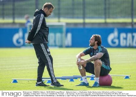 Gelsenkirchen v.l. Cheftrainer Andre Breitenreiter (Schalke) und Marco Hoeger (Schalke) im Gespraech Training FC Schalke 04, Fussball, 1. Bundesliga, 04.09.2015 Copyright: Hommes Eibner-Pressefoto EP_MHS