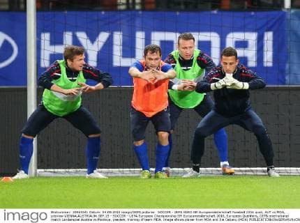 SOCCER - UEFA EURO EM Europameisterschaft Fussball 2016 quali, AUT vs MDA, preview VIENNA,AUSTRIA,04.SEP.15 - SOCCER - UEFA European Championship EM Europameisterschaft 2016, European Qualifiers, OEFB international match Länderspiel Austria vs Moldova, preview, training of team MDA. Image shows player from MDA and Ilie Cebanu (MDA) GEPAxpictures xChristianxOrt