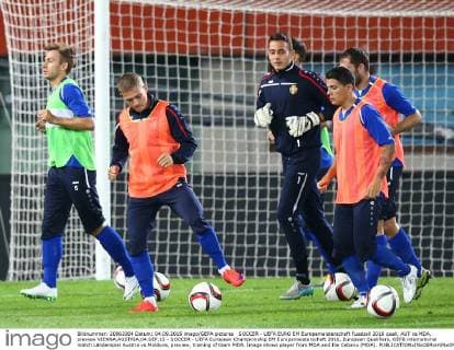 SOCCER - UEFA EURO EM Europameisterschaft Fussball 2016 quali, AUT vs MDA, preview VIENNA,AUSTRIA,04.SEP.15 - SOCCER - UEFA European Championship EM Europameisterschaft 2016, European Qualifiers, OEFB international match Länderspiel Austria vs Moldova, preview, training of team MDA. Image shows player from MDA and Ilie Cebanu (MDA). GEPAxpictures xChristianxOrt