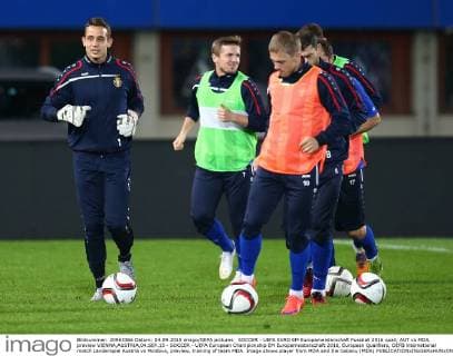 SOCCER - UEFA EURO EM Europameisterschaft Fussball 2016 quali, AUT vs MDA, preview VIENNA,AUSTRIA,04.SEP.15 - SOCCER - UEFA European Championship EM Europameisterschaft 2016, European Qualifiers, OEFB international match Länderspiel Austria vs Moldova, preview, training of team MDA. Image shows player from MDA and Ilie Cebanu (MDA) GEPAxpictures xChristianxOrt