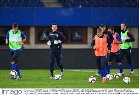SOCCER - UEFA EURO EM Europameisterschaft Fussball 2016 quali, AUT vs MDA, preview VIENNA,AUSTRIA,04.SEP.15 - SOCCER - UEFA European Championship EM Europameisterschaft 2016, European Qualifiers, OEFB international match Länderspiel Austria vs Moldova, preview, training of team MDA. Image shows player from MDA and Ilie Cebanu (MDA) GEPAxpictures xChristianxOrt