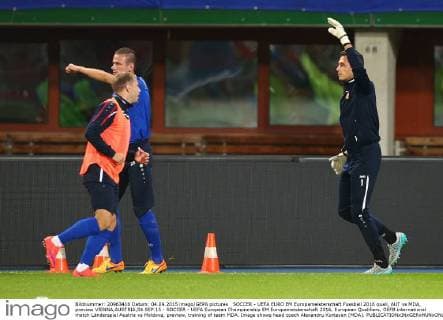 SOCCER - UEFA EURO EM Europameisterschaft Fussball 2016 quali, AUT vs MDA, preview VIENNA,AUSTRIA,04.SEP.15 - SOCCER - UEFA European Championship EM Europameisterschaft 2016, European Qualifiers, OEFB international match Länderspiel Austria vs Moldova, preview, training of team MDA. Image shows head coach Alexandru Kurteyan (MDA). GEPAxpictures xChristianxOrt