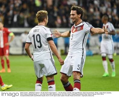 04.09.2015, Fussball, EM Qualifikation 2015 Deutschland -Polen, Jubel Mario Goetze, Mario Götze (Deutschland), li., und Mats Hummels (Deutschland)