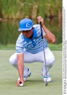 September 4, 2015; Norton, MA, USA; Rickie Fowler lines up a putt at the 16th hole during the first round of the Deutsche Bank Championship at TPC Boston. PGA Golf Herren 2015: Deutsche Bank Championship SEP 04 - ZUMAc04_